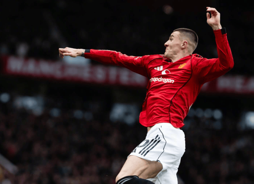 曼联锋霸太犀利：10场轰入8球，埃梅里又搞砸了：耻辱3连败，争四前景恶化